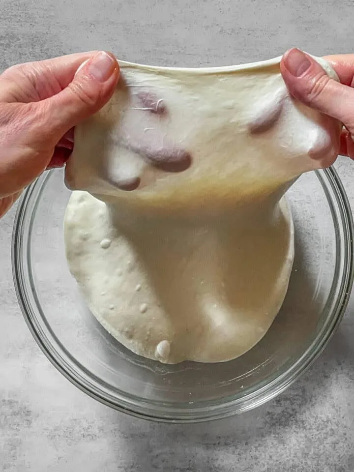 dough spread and edges visual cues